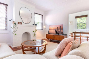 Stylish Art Deco 2 Bed Apt in Edgecliff, Sydney